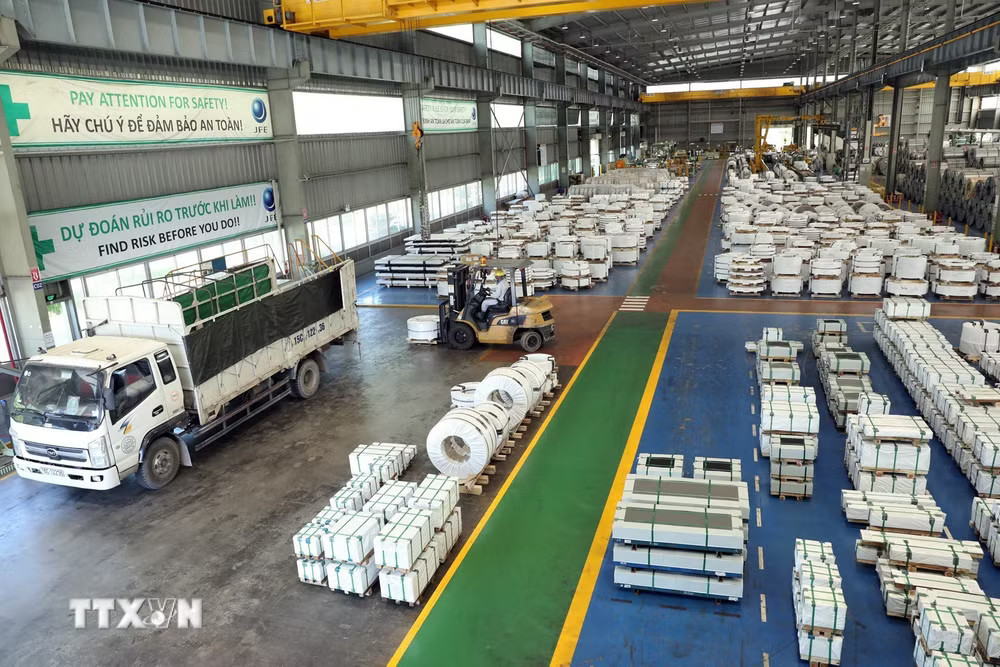 Sản xuất thép cuộn xuất khẩu tại Công ty TNHH Thép JFE Shoji Hải Phòng, vốn đầu tư Nhật Bản, tại Khu công nghiệp đô thị VSIP Hải Phòng. (Ảnh: Danh Lam/TTXVN) ttxvn-vsip-hai-phong-fdi.jpg