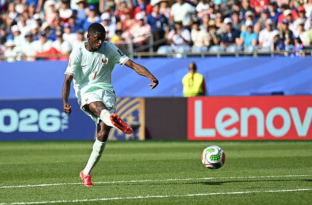 Ousmane Dembele ăn mừng bàn thắng vào lưới Morocco