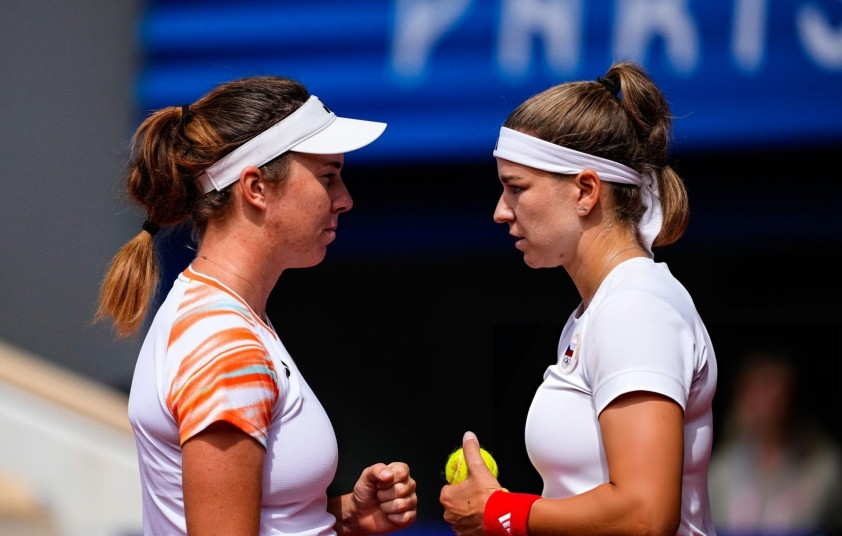 Karolina Muchova and Linda Noskova once played doubles together.