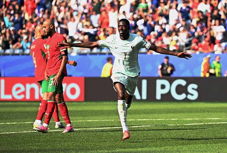 Ousmane Dembele ăn mừng bàn thắng quan trọng giúp Pháp nhân đôi cách biệt