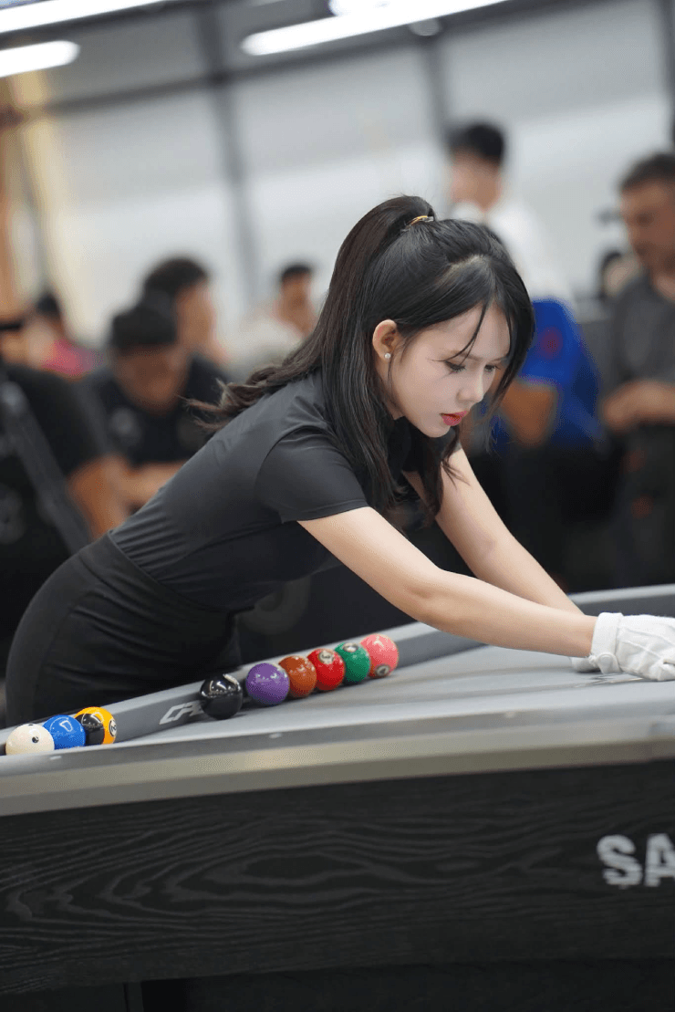 Nữ trọng tài Billiards chuyên nghiệp Phan Thị Diễm Quỳnh