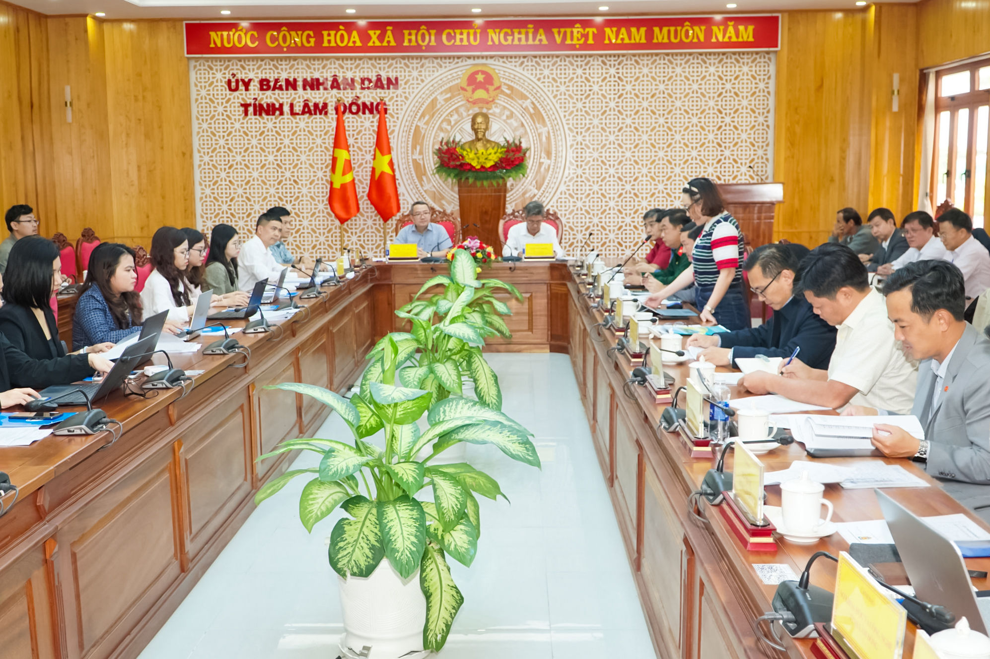 quang-canh-buoi-lam-viec (1)