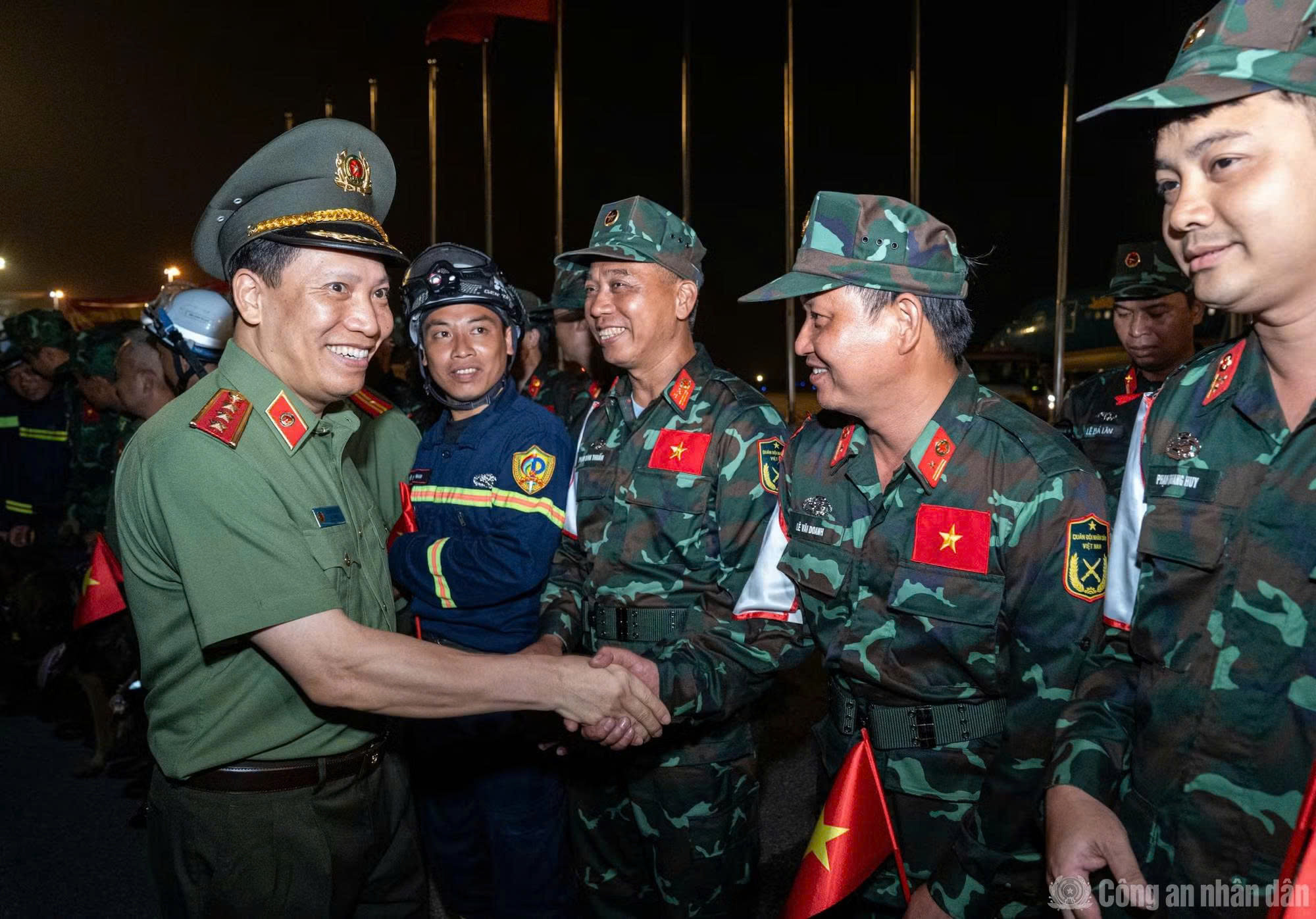 Đoàn cứu hộ, cứu nạn Việt Nam trở về nước, hoàn thành nhiệm vụ tại Venezuela- Ảnh 3.