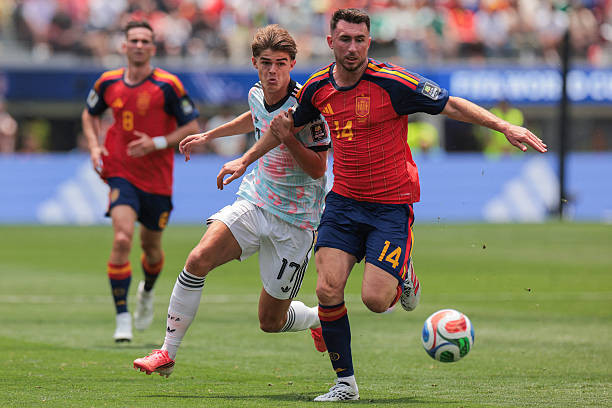 Aymeric Laporte phát huy khả năng chuyền dài vượt tuyến
