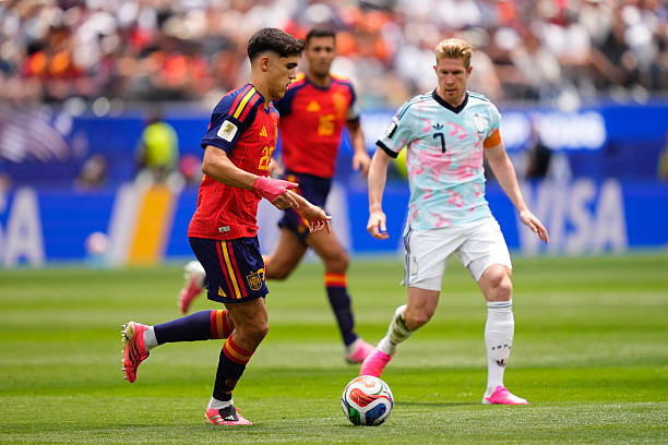 Pau Cubarsi có trận đấu buồn vui lẫn lộn tại Tứ kết World Cup