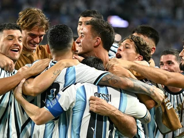 Argentina liên tục thoát hiểm