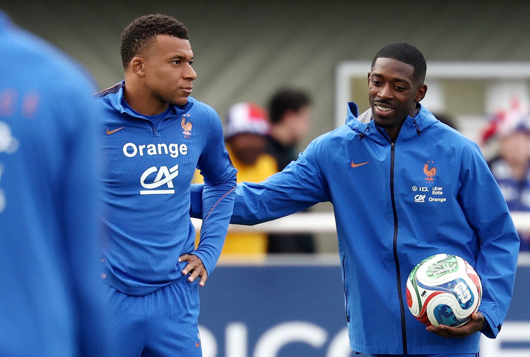 Dembele là đối trọng của Mbappe trên hàng công Pháp