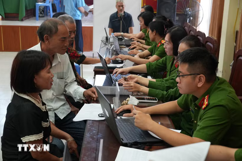 Điểm thu nhận mẫu ADN tại Công an phường Trường Vinh. (Ảnh: Bích Huệ/TTXVN)
