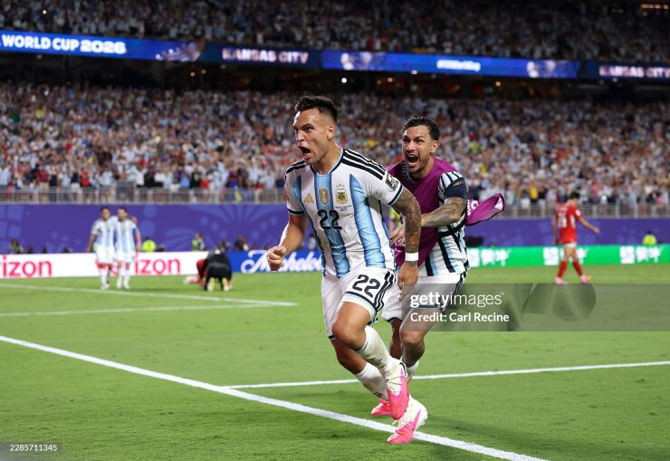 Lautaro Martinez chấm dứt hy vong của Thụy Sĩ ở phút 120+1, đưa Argentina vào bán kết