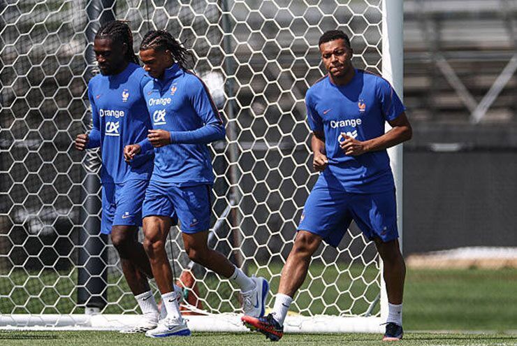 A opinião pública francesa relembra como a Espanha ganhou a Copa do Mundo graças a jogadores de origem francesa.