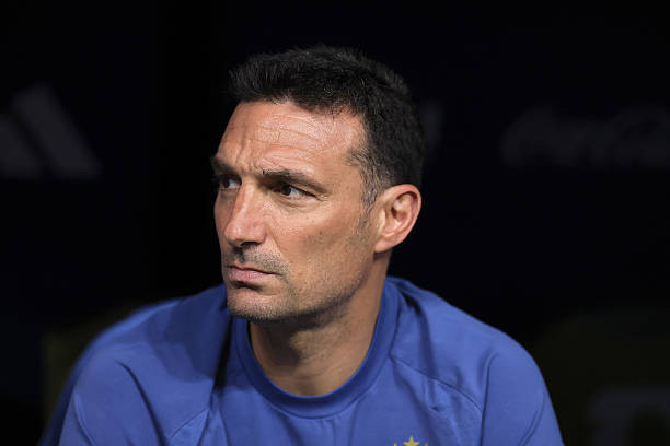 Lionel Scaloni phải sớm tìm ra giải pháp cho Argentina.