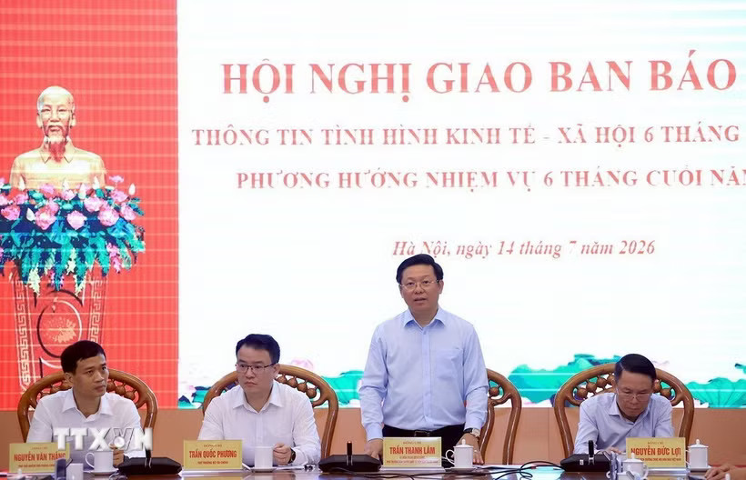 Phó trưởng Ban Tuyên giáo và Dân vận Trung ương Trần Thanh Lâm chủ trì hội nghị. (Ảnh: Tuấn Anh/TTXVN)