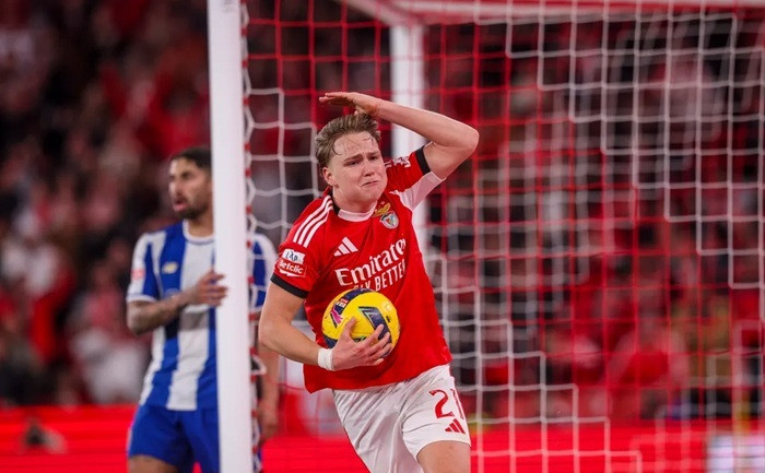 Benfica đang sở hữu viên ngọc Schjelderup Benfica đang sở hữu viên ngọc Schjelderup