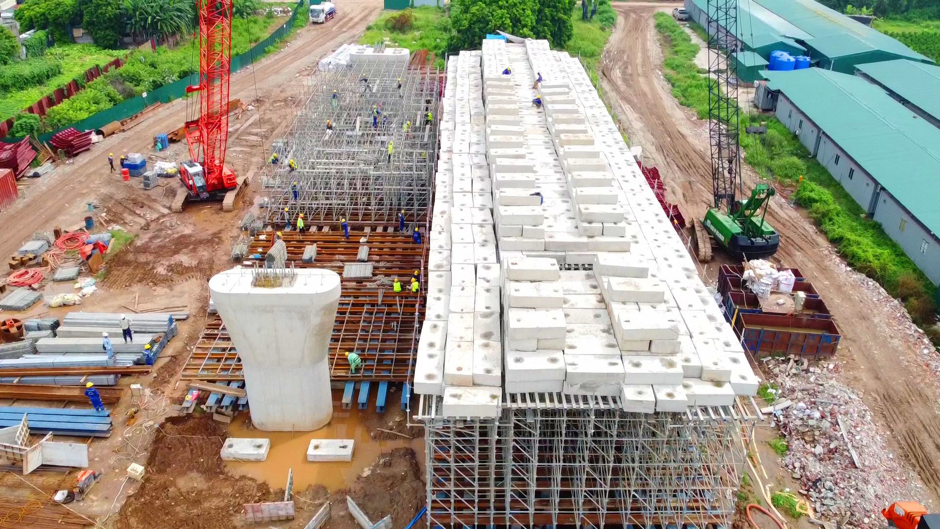 Thử tải đà giáo trước khi đúc dầm cầu Trần Hưng Đạo
