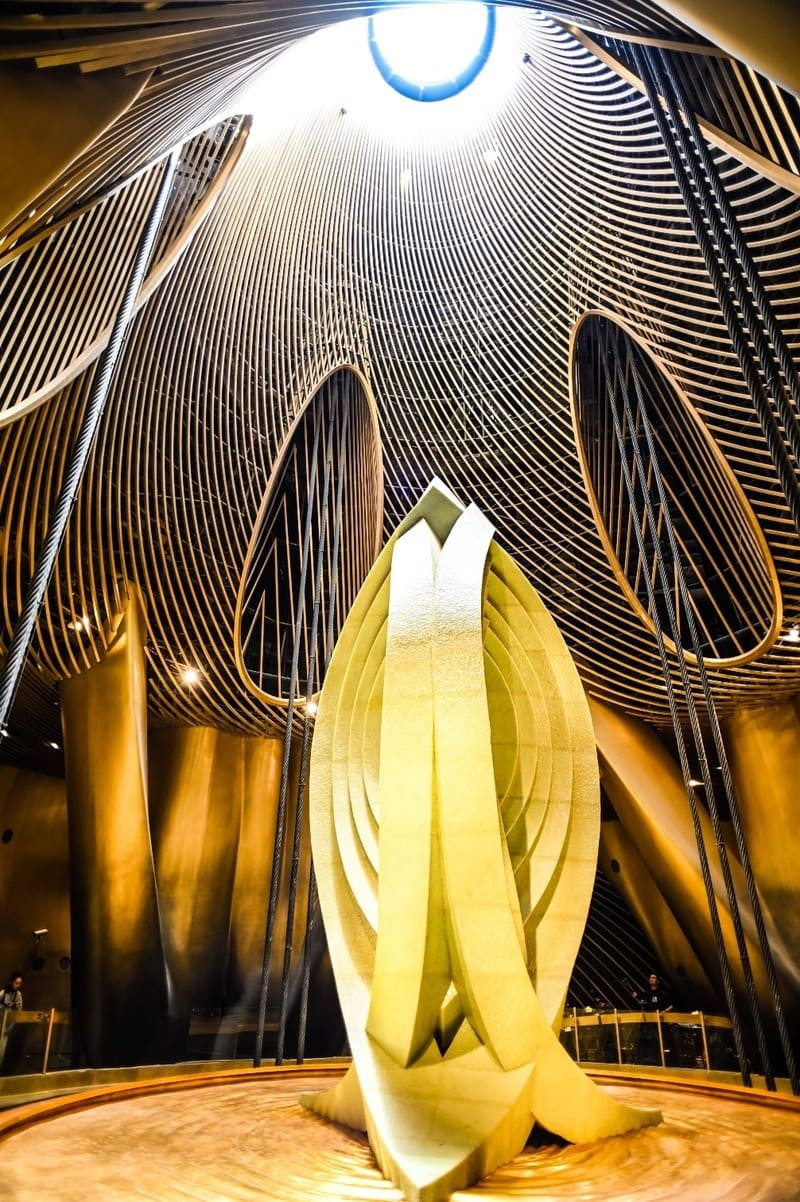 Van điều tiết nặng 1.000 tấn giúp Shanghai Tower chống lại rung động do gió và địa chấn.