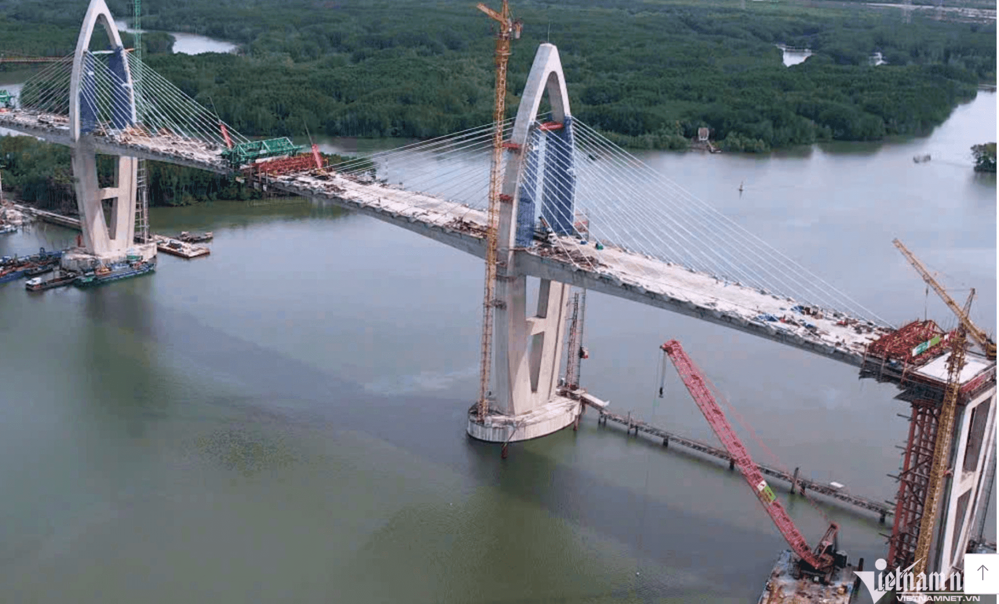 Cầu Phước An đang trong giai đoạn hoàn thiện các khối dầm chính để chuẩn bị hợp long vào giữa tháng 7/2026.