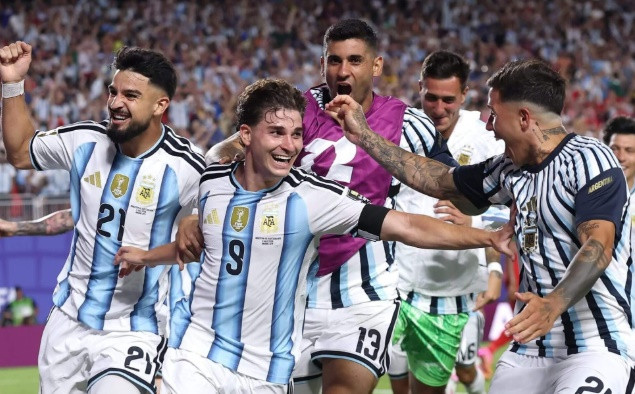 Argentina bộc lộ điểm yếu trong hành trình tiến vào đến bán kết.