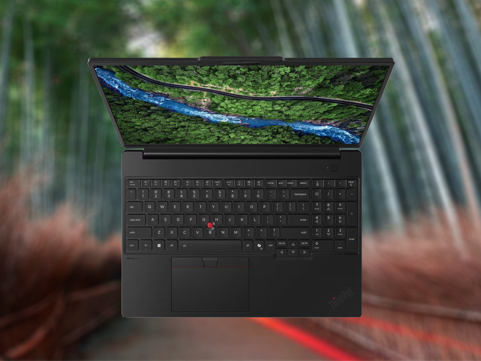 Cận cảnh ThinkPad P16s Gen 5 với thiết kế mỏng nhẹ đặc trưng của dòng workstation Lenovo.