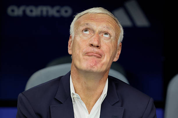 Huấn luyện viên Didier Deschamps bất lực trong việc xoay chuyển cục diện trận đấu.