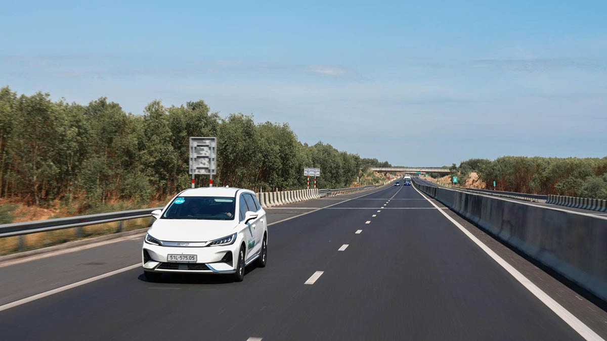 BYD M6 là lựa chọn thực dụng cho gia đình và kinh doanh dịch vụ vận tải.