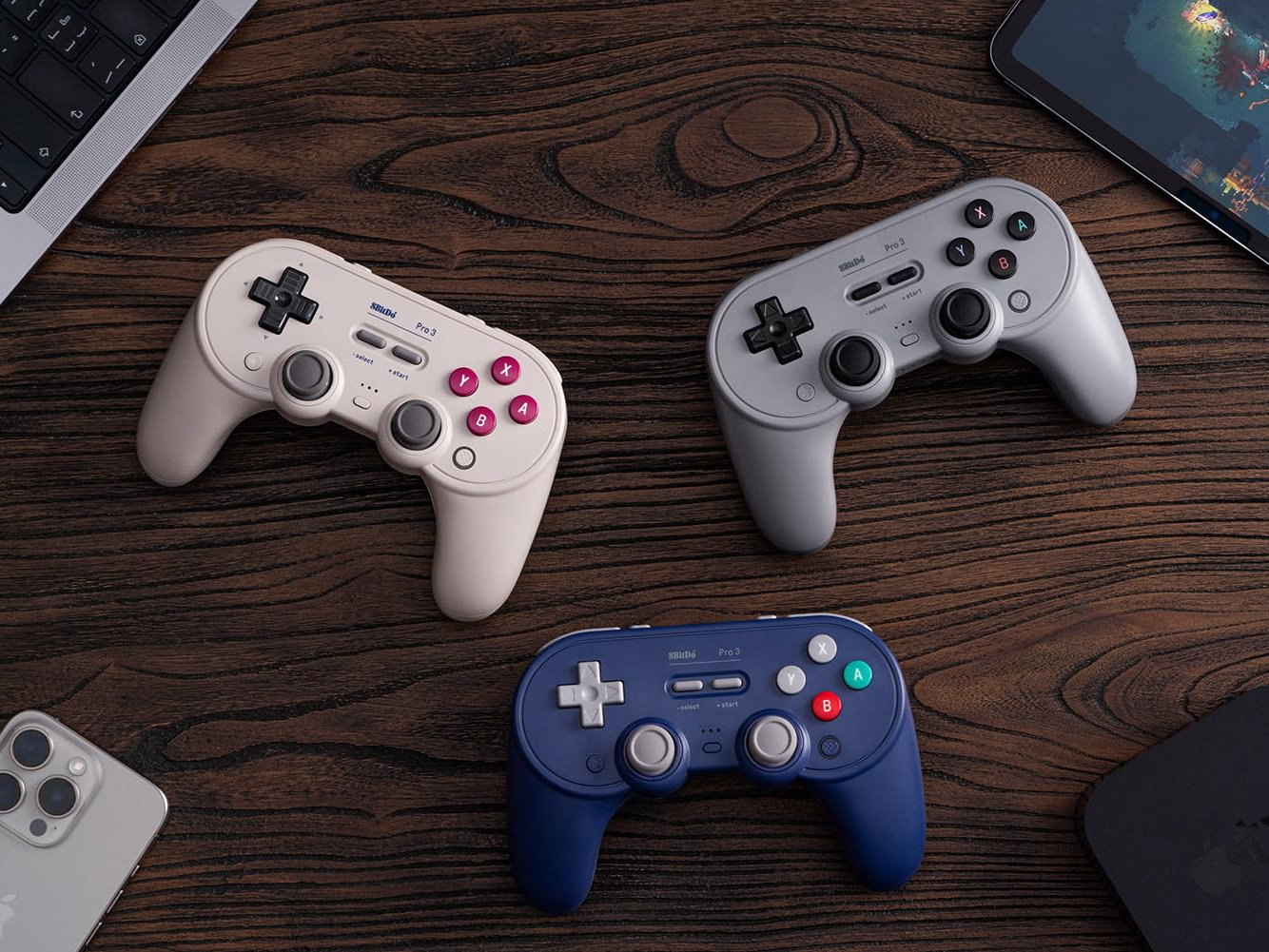 Tất cả các phiên bản màu sắc của tay cầm 8BitDo Pro 3 Bluetooth đều được giảm giá.
