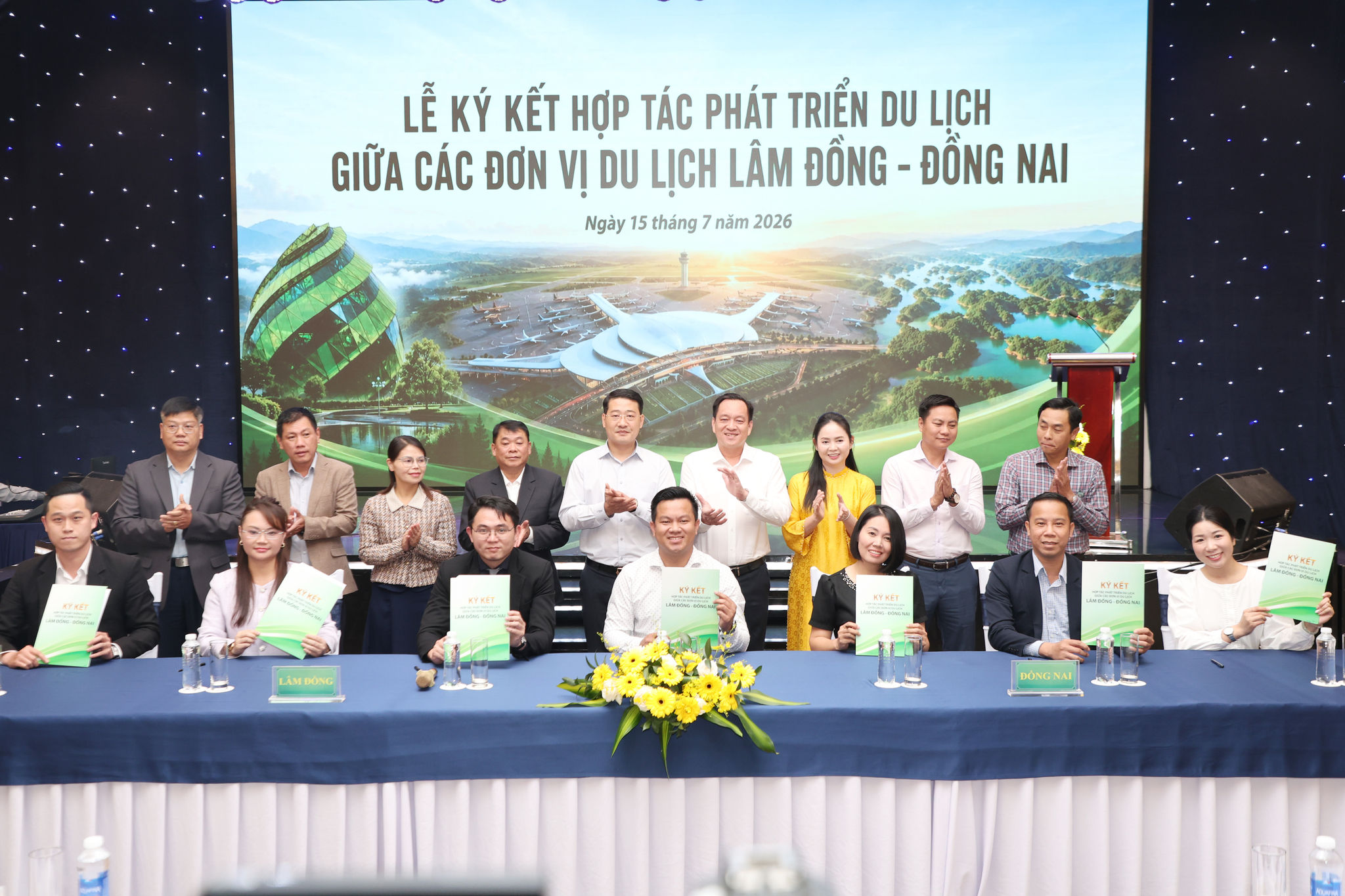 C&aacute;c đơn vị cung cấp dịch vụ của tỉnh L&acirc;m Đồng v&agrave; TP. Đồng Nai k&yacute; kết hợp t&aacute;c ph&aacute;t triển du lịch