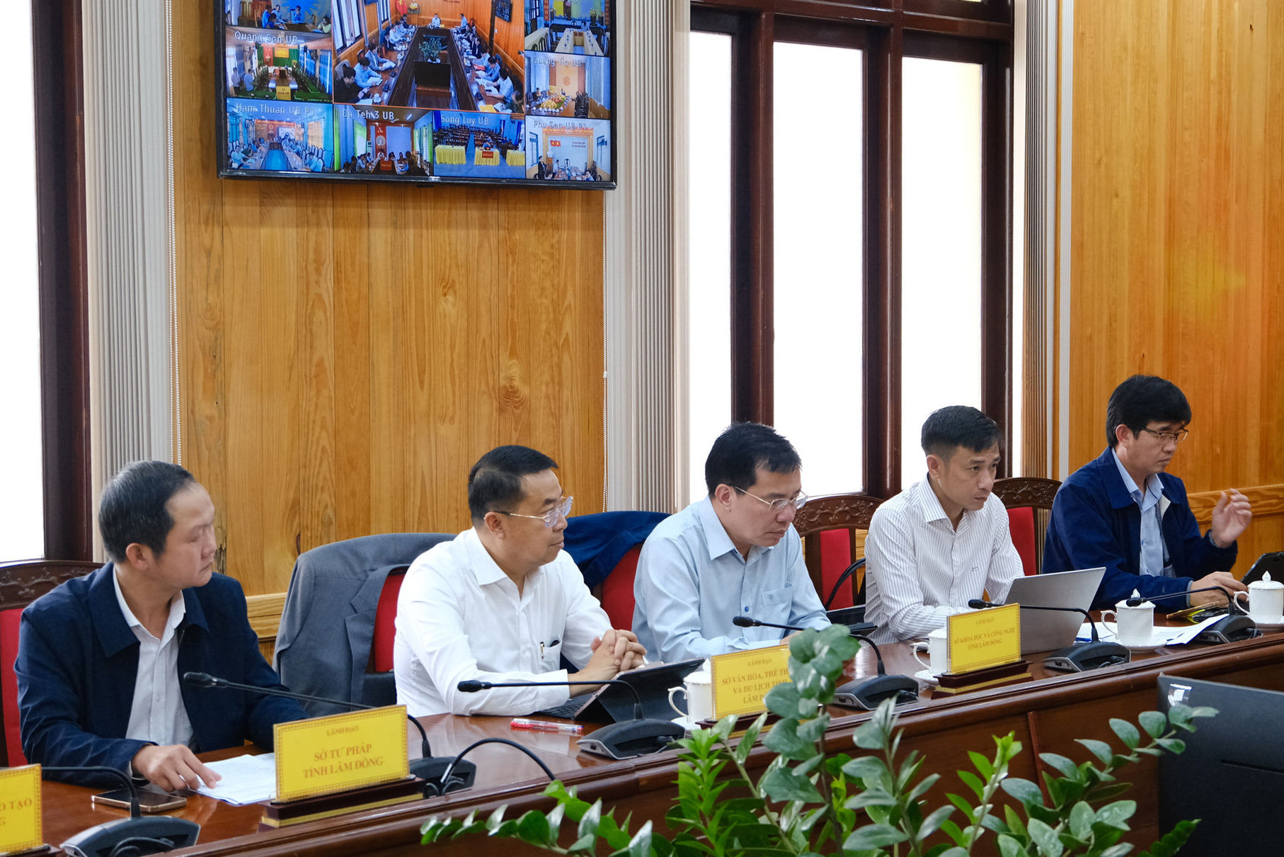dai-dien-lanh-dao-so-nganh-tham-du-buoi-lam-viec-(1).jpg