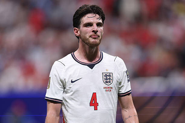 Declan Rice (7.4): Ngôi sao của Arsenal thi đấu đầy nỗ lực ở tuyến giữa.