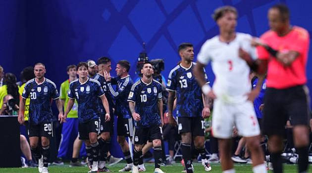 Trận bán kết kịch tính giữa Argentina và Anh tại World Cup 2026.