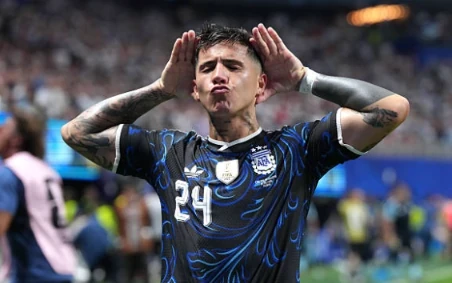 Enzo Fernandez ăn mừng bàn thắng gỡ hòa quý giá vào lưới tuyển Anh