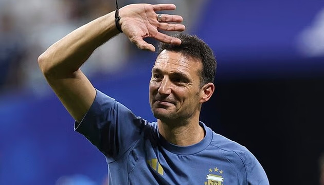 Lionel Scaloni và Thomas Tuchel trong màn đấu trí tại bán kết World Cup
