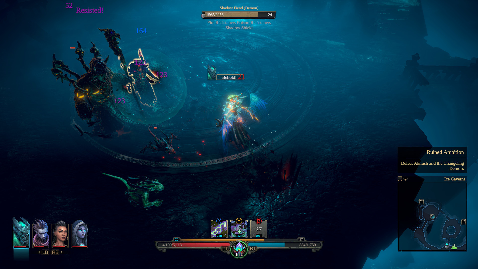Cảnh chiến đấu trong game Shadows: Awakening hiển thị các hiệu ứng kỹ năng và giao diện điều khiển.