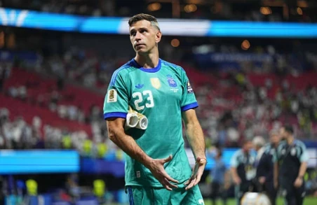 Thủ môn Emiliano Martinez duy trì sự tập trung cao độ trong khung gỗ Argentina