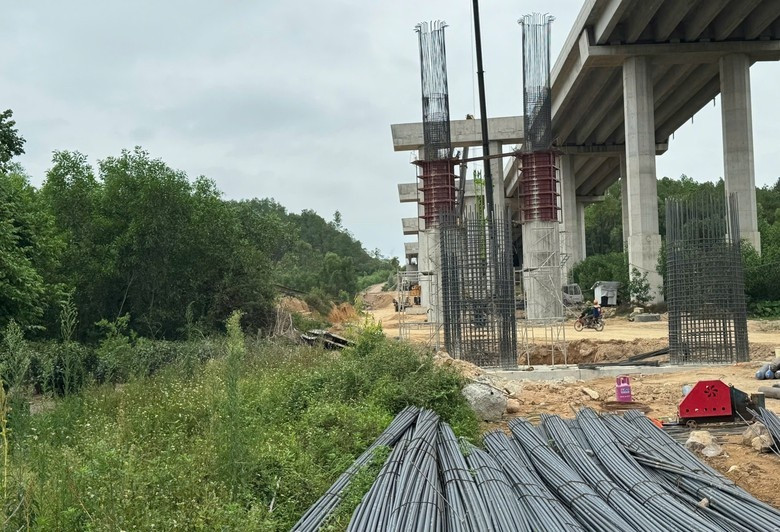 Công trường thi công dự án hầm Thần Vũ trên tuyến cao tốc Bắc - Nam đoạn qua Nghệ An