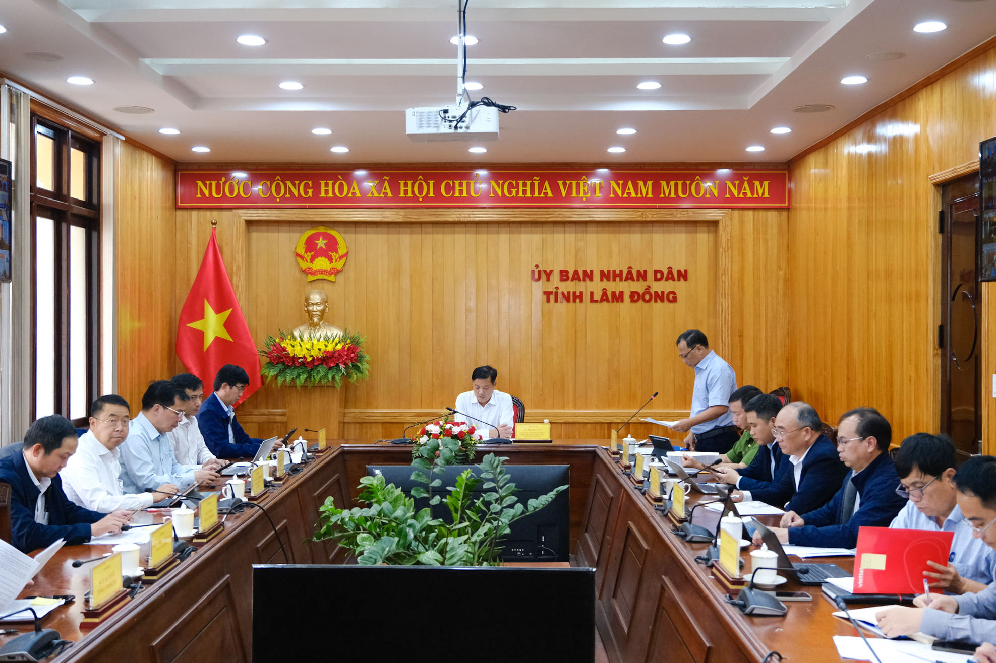 quang-canh-buoi-lam-viec- (1)