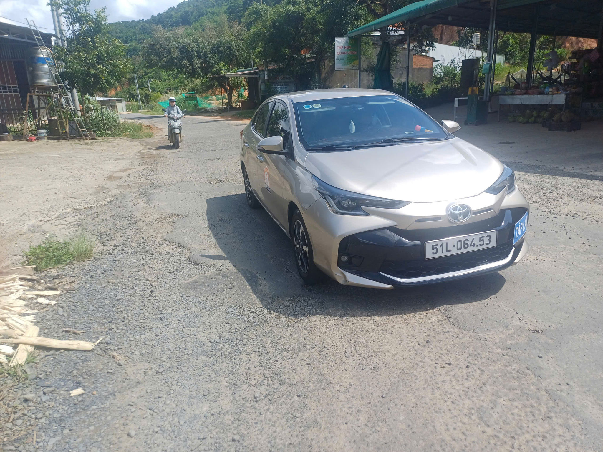 Quốc lộ 55 hư hỏng xe cộ lưu thông khó khăn