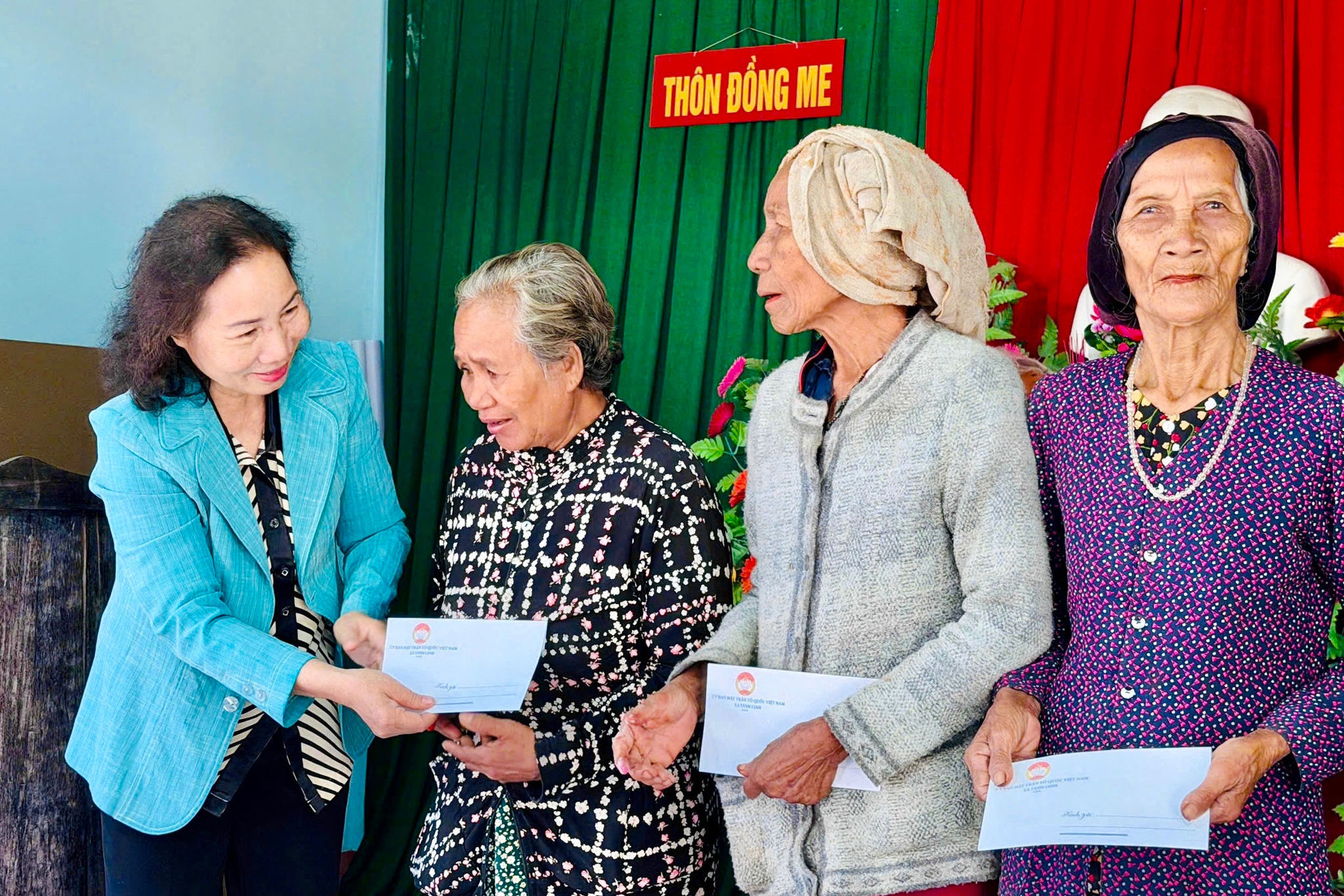 t6_01_trao-qua-tet-cho-nct-xa-tanh-linh.jpg