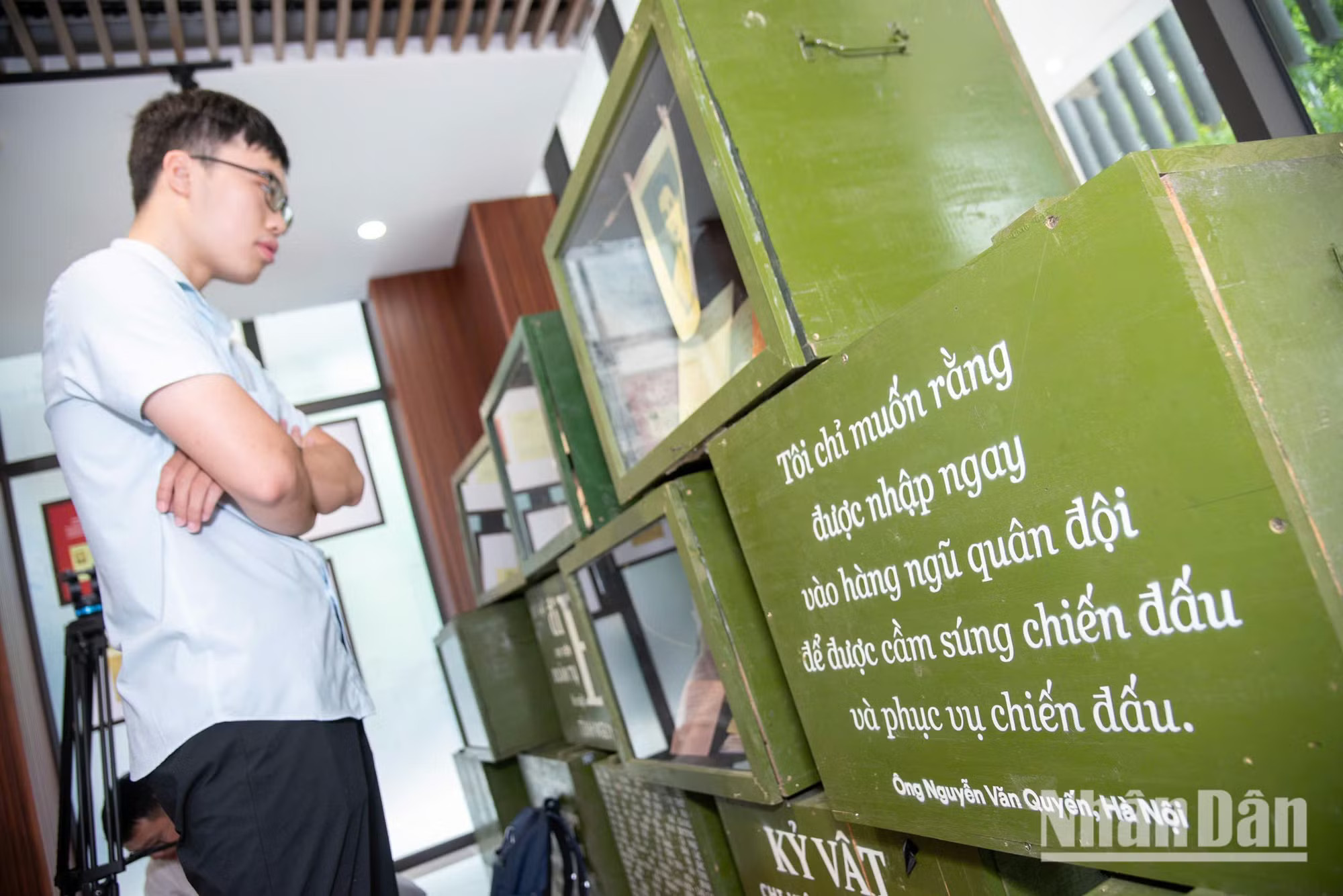 Anh Lê Tuấn Hưng, nghiên cứu sinh tại Đại học Bách khoa, cảm thấy trái tim mình trien-lam-di-b-minh-duy-68.jpg