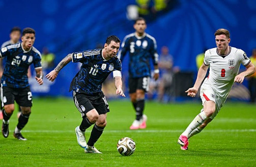 Sự điều chỉnh chiến thuật của Messi giúp Argentina lấy lại thế trận