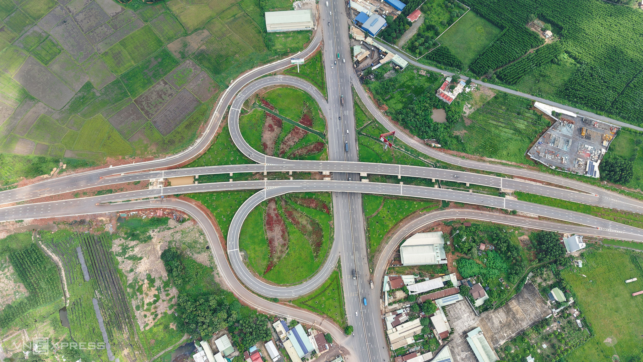 Xe lưu thông kỹ thuật qua nút giao T1 và ĐT 25C