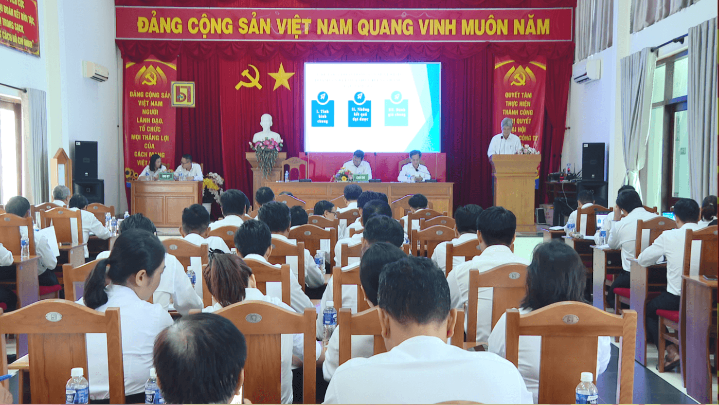 Ông Cao Văn Nhân, Phó Tổng Giám đốc Công ty TNHH MTV Lâm nghiệp Dubai88 hiện đang mở được xếp hạng cao nhất báo cáo kết quả sản xuất, kinh doanh 6 tháng đầu năm