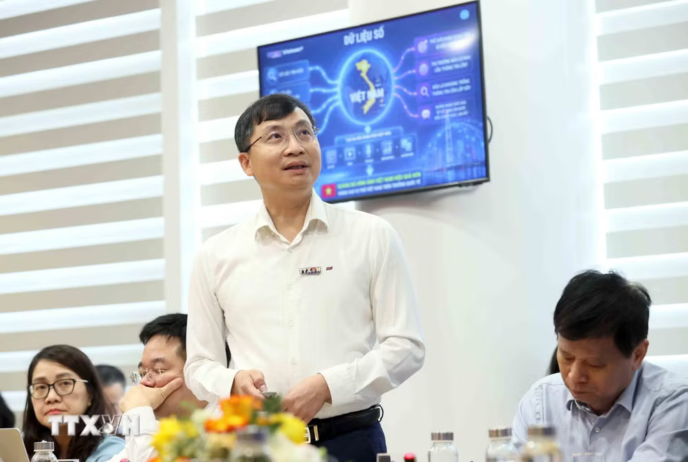 Nhà báo Trần Tiến Duẩn, Tổng Biên tập Báo Điện tử VietnamPlus (TTXVN). (Nguồn: TTXVN) ttxvn-phien-thao-luan-quang-ba-hinh-anh-viet-nam-tren-he-sinh-thai-bao-chi-so.jpg