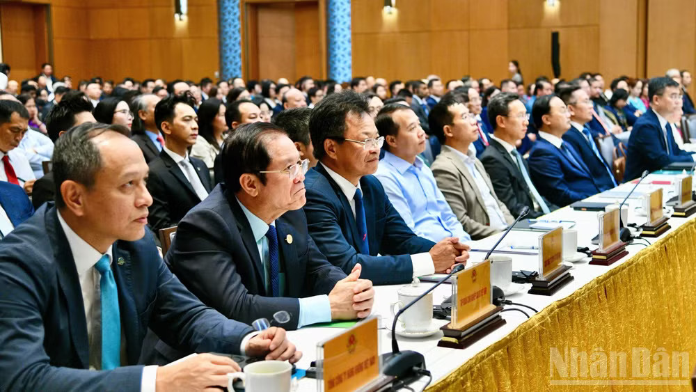 Lãnh đạo các tập đoàn, tổng công ty nhà nước tham dự hội nghị. (Ảnh: Thanh Giang) ndo_br_a4-2661.jpg