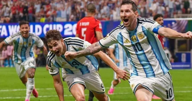 Messi và Argentina vấp phải những ý kiến tranh cãi, thuyết âm mưu. Ảnh: Getty.