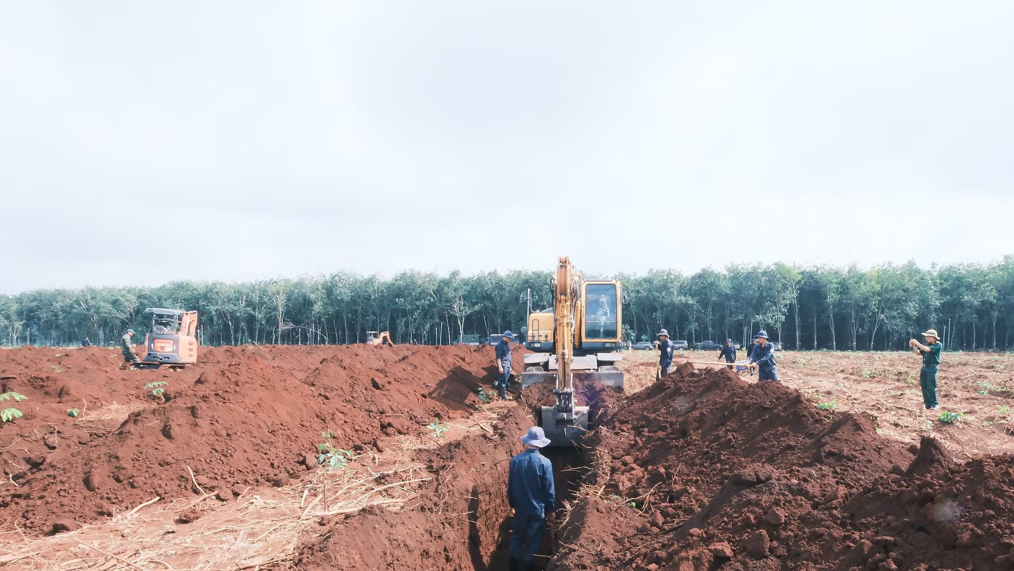 Công tác tìm kiếm hài cốt liệt sĩ tại khu vực xã Minh Đức, thành phố Đồng Nai được triển khai liên tục, không có ngày nghỉ. dscf3515-970.jpg