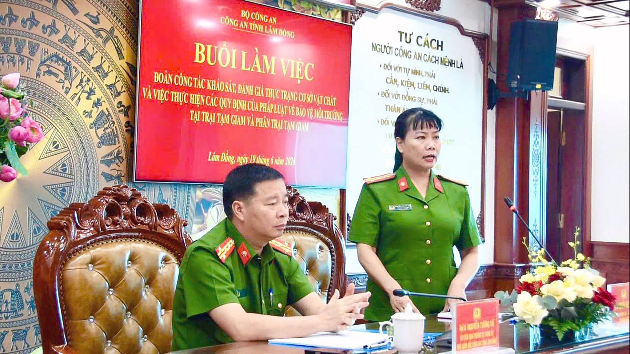 Đại tá Nguyễn Thị Quế Thu, Phó Cục Trưởng Cục Cảnh sát quản lý tạm giữ, tạm giam và thi hành án hình sự tại cộng đồng phát biểu tại Buổi làm việc