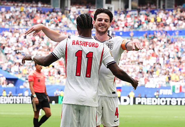 Sự phấn khích của người hâm mộ trước pha xử lý của Rashford.