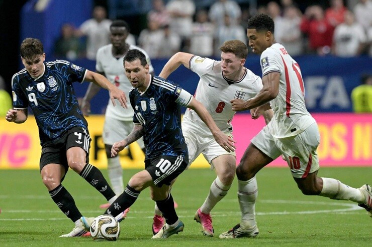 Lionel Messi tỏa sáng rực rỡ trong trận bán kết gặp đội tuyển Anh