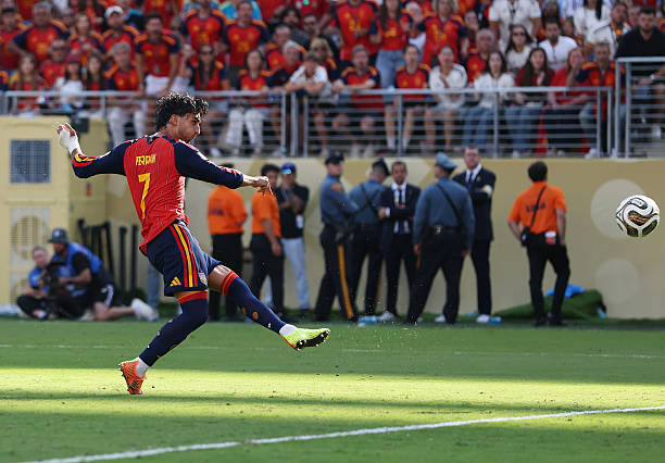 Ferran Torres ăn mừng bàn thắng quyết định trong trận chung kết World Cup 2026