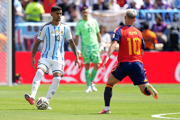 Cristian Romero rời sân vì chấn thương